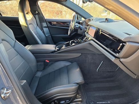 Used 2025 Porsche Panamera 4 image 37