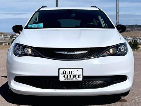 Used 2021 Chrysler Voyager Lxi FWD image 2