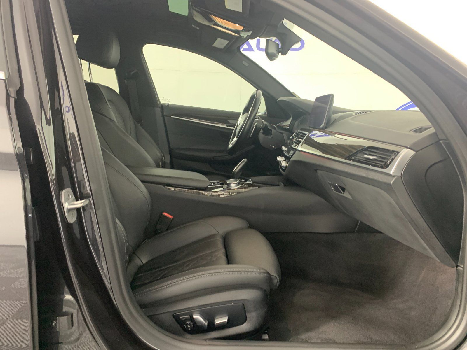 Used 2021 BMW 530i xDrive w/ Convenience Package AWD/4WD image 39