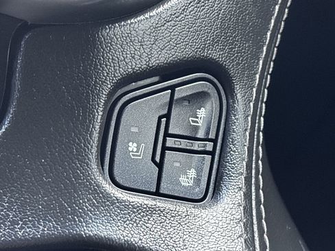 Used 2019 Chevrolet Suburban Premier image 25