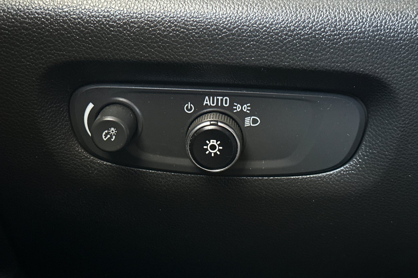Used 2020 Chevrolet Traverse LS FWD image 36