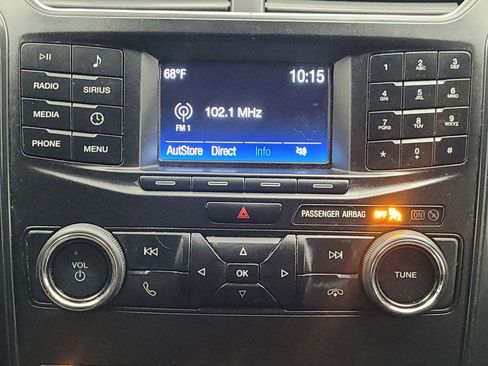 Used 2018 Ford Explorer XLT FWD image 25