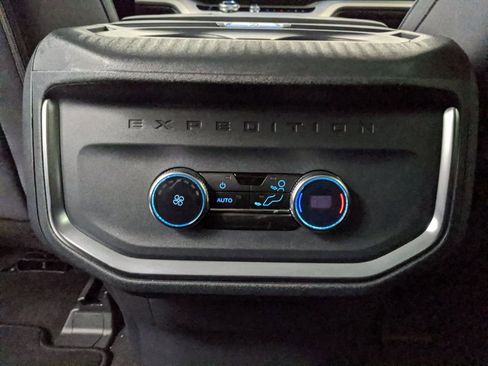 New 2025 Ford Expedition Active image 18