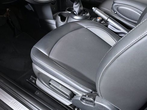 Used 2019 MINI Cooper 2-Door Hardtop w/ Signature Upholstery Package image 21