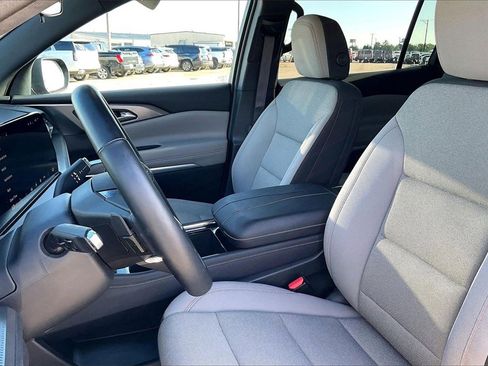 Certified 2025 Chevrolet Traverse LT image 18