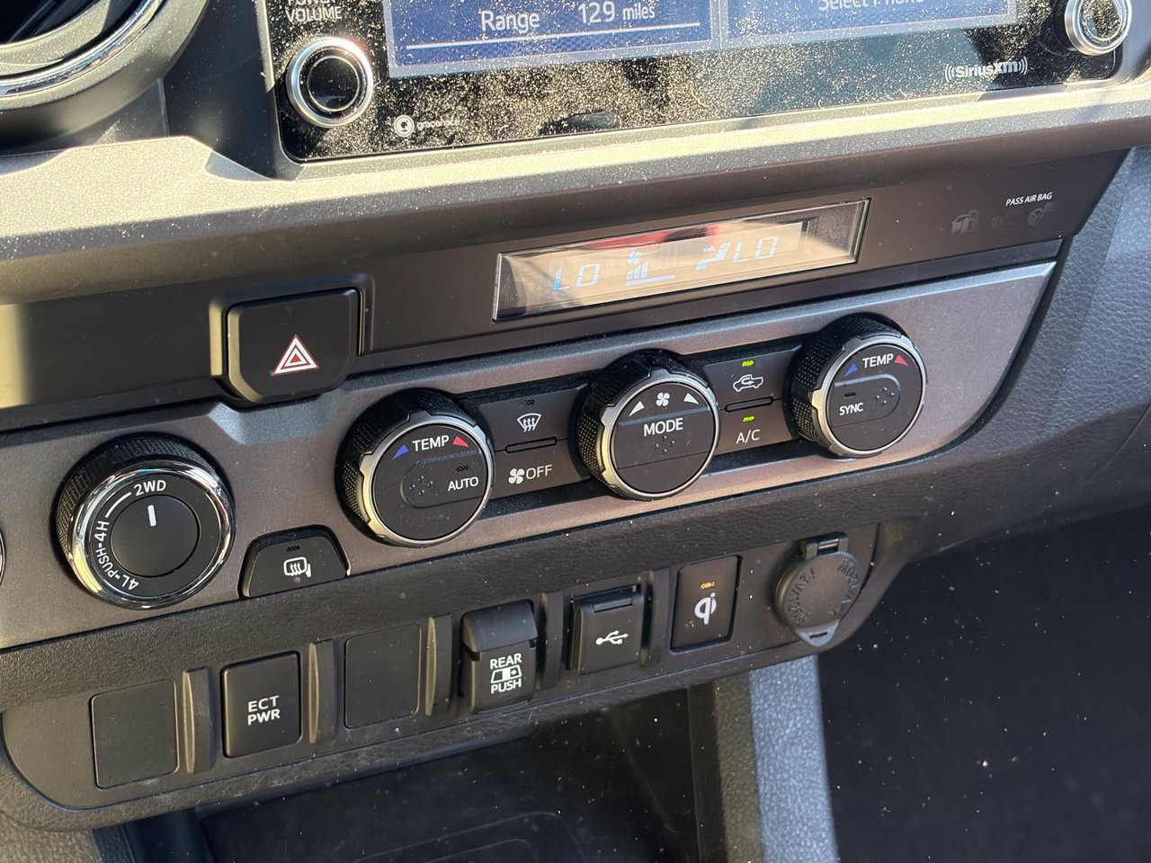 Used 2022 Toyota Tacoma TRD Off-Road AWD/4WD image 9