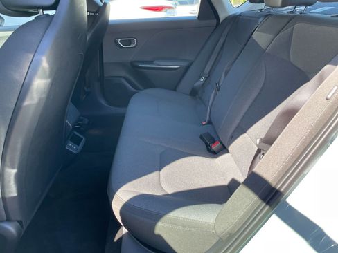Used 2025 Kia K4 LXS image 23