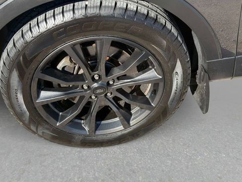 Used 2019 Ford Explorer XLT w/ Equipment Group 202A AWD/4WD image 11
