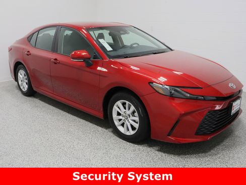 Certified 2025 Toyota Camry LE image 4
