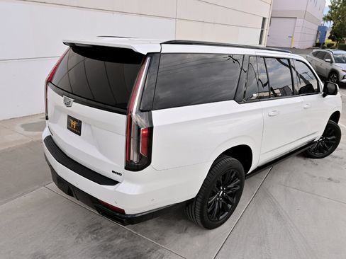 Used 2021 Cadillac Escalade ESV Sport w/ Driver Assist Tech Package AWD/4WD image 40