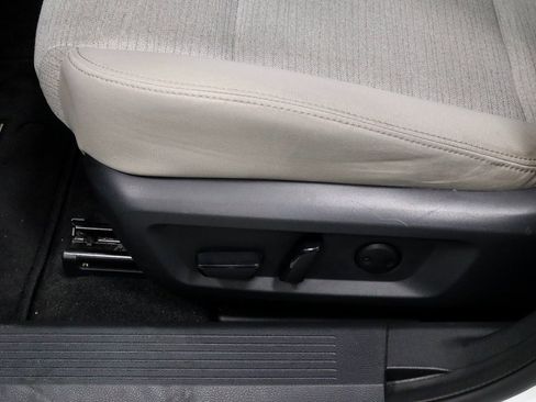 Certified 2022 Nissan Rogue SV image 24