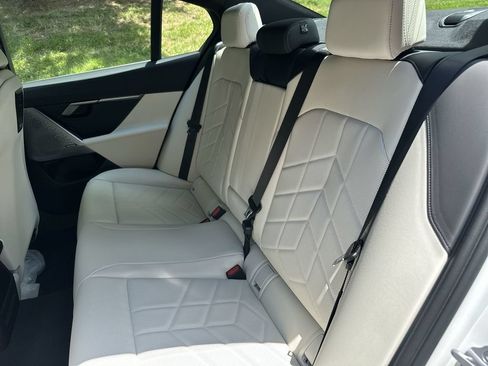 Used 2026 BMW i5 eDrive40 w/ Premium Package AWD/4WD image 25