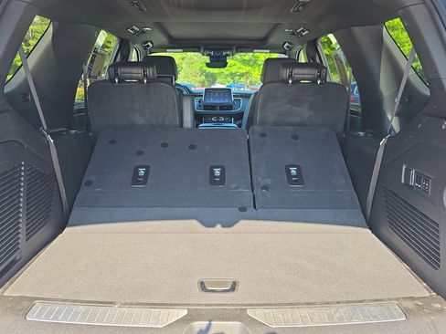 Used 2023 Chevrolet Tahoe High Country AWD/4WD image 13