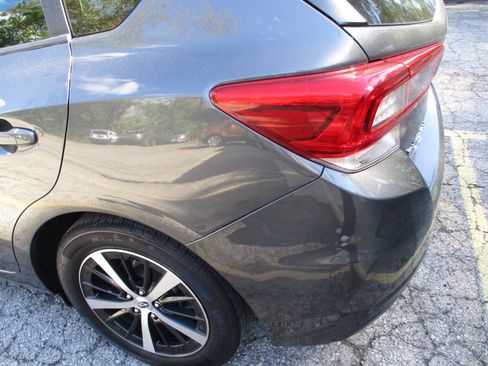 Used 2021 Subaru Impreza 2.0i Premium image 16