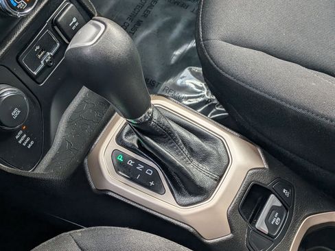 Used 2017 Jeep Renegade Sport w/ Power & Air Group image 25