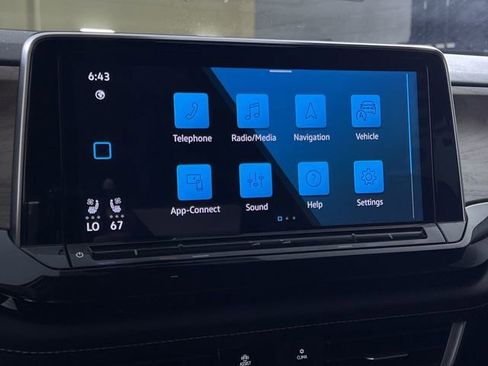 Used 2025 Volkswagen Atlas SE image 24