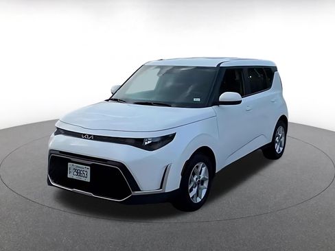 Used 2025 Kia Soul LX w/ LX Technology Package FWD image 6