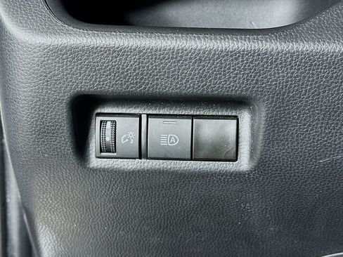 Used 2025 Toyota RAV4 XLE image 17