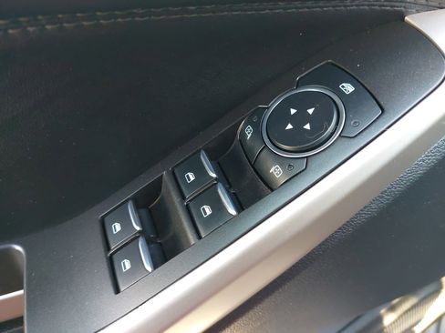 Used 2023 Ford Explorer XLT image 30