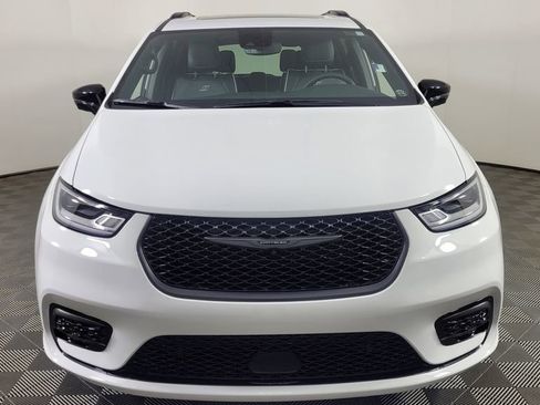 New 2026 Chrysler Pacifica Limited w/ S Appearance Package image 2