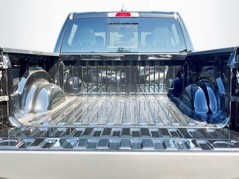 Used 2025 RAM 1500 Laramie AWD/4WD image 26