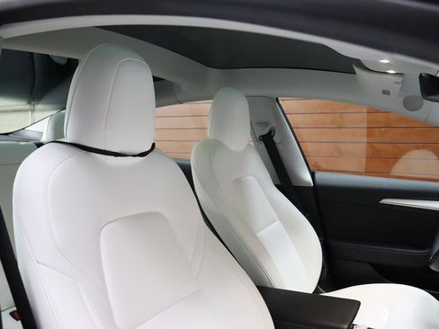 Used 2023 Tesla Model 3 Standard Range image 33