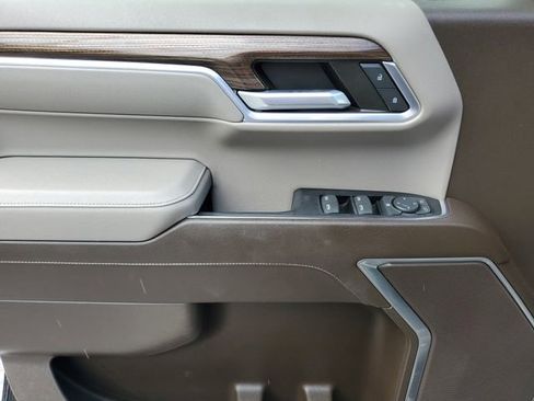 Used 2022 Chevrolet Silverado 1500 LT image 17