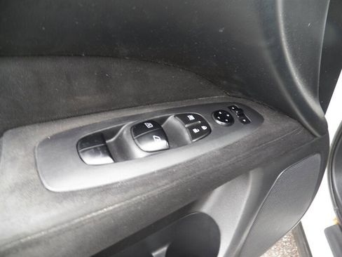 Used 2013 Nissan Pathfinder SV AWD/4WD image 14