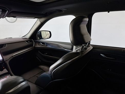 Used 2023 Jeep Grand Cherokee Overland w/ Adv Protech Group III image 21