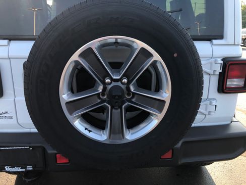 Used 2021 Jeep Wrangler Unlimited Sahara w/ Uconnect 4C Nav & Sound Group AWD/4WD image 23