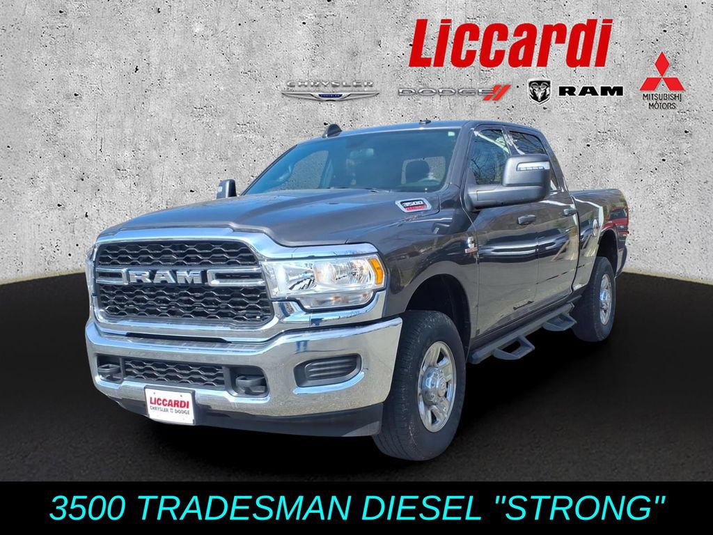 Used 2024 RAM 3500 Tradesman w/ Chrome Appearance Group AWD/4WD image 3