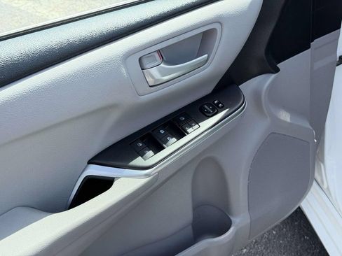 Used 2016 Toyota Camry SE FWD image 17