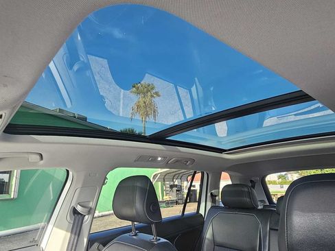 Used 2024 Volkswagen Tiguan SE w/ Panoramic Sunroof Package FWD image 18