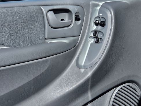 Used 2007 Dodge Grand Caravan SXT image 17