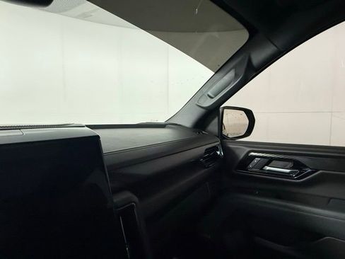 Used 2025 GMC Yukon XL AT4 w/ AT4 Premium Package image 13