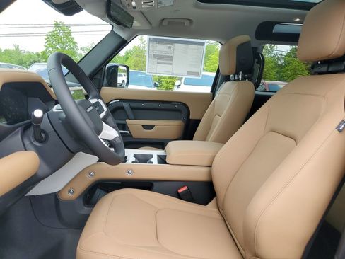 Used 2025 Land Rover Defender 90 S image 7