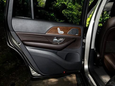 Used 2020 Mercedes-Benz GLS 450 4MATIC image 25