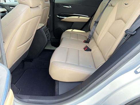 Certified 2024 Cadillac XT4 Luxury w/ Cold Weather Package FWD image 14