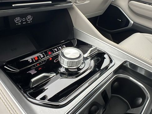 New 2025 Jeep Wagoneer L Series III image 28