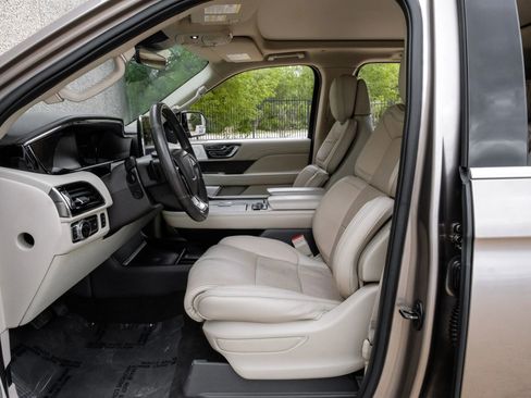 Used 2018 Lincoln Navigator Reserve w/ Technology Package AWD/4WD image 4