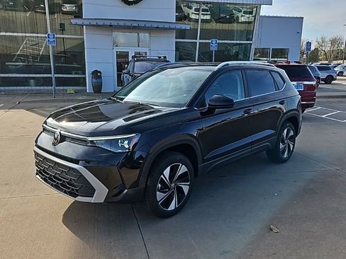 New 2026 Volkswagen Taos SE AWD/4WD image 1