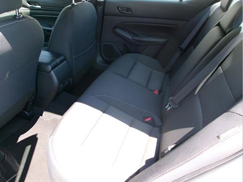 Used 2024 Nissan Altima 2.5 SV image 9