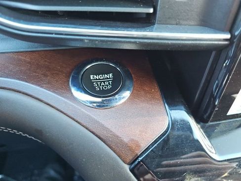 Used 2024 Ford Explorer King Ranch w/ Technology Package image 19