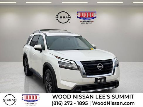 Used 2024 Nissan Pathfinder SL w/ SL Premium Package AWD/4WD image 1