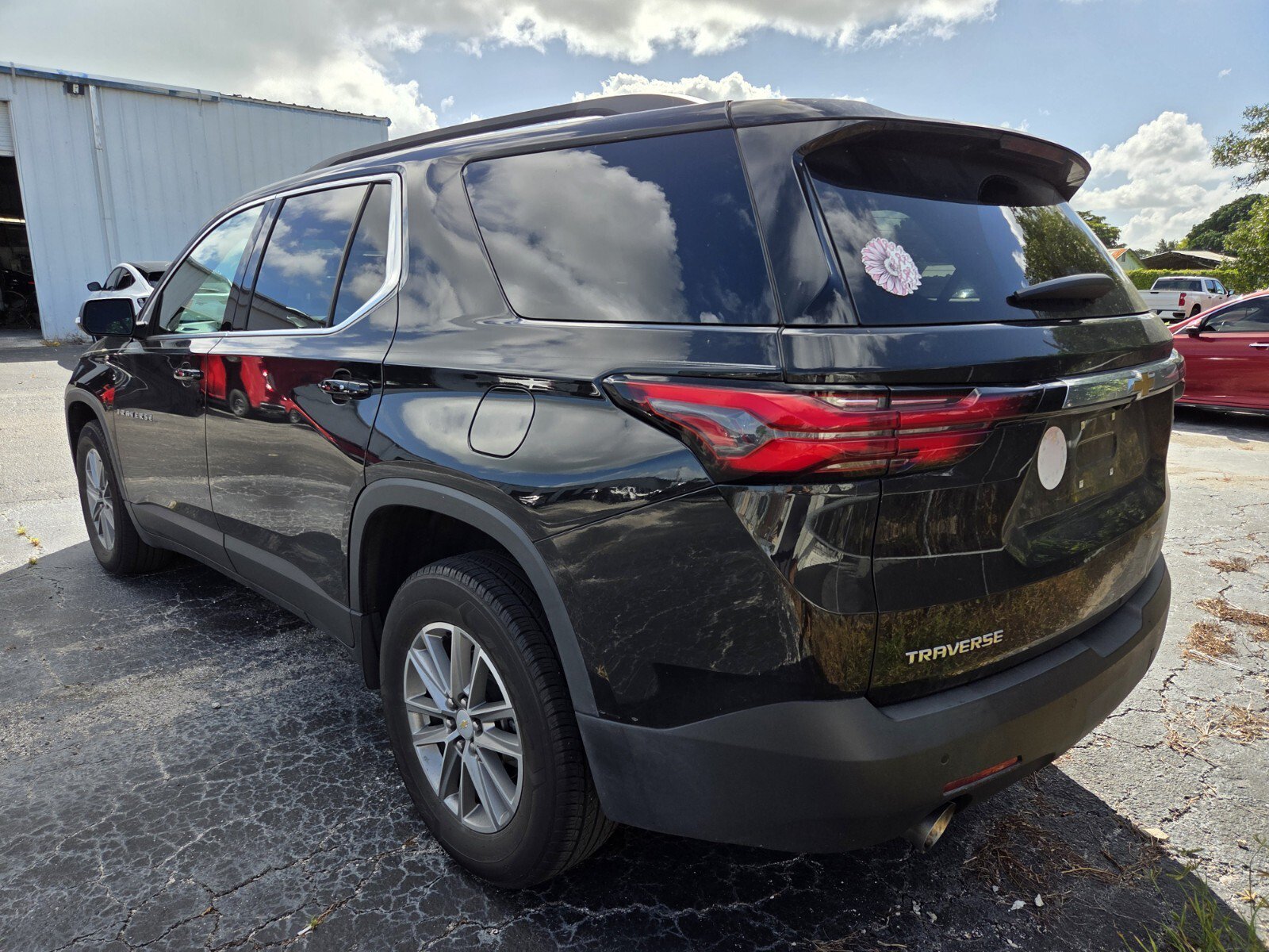 Used 2023 Chevrolet Traverse LT FWD image 4