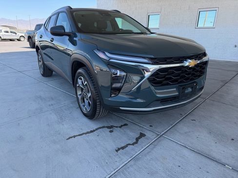 Used 2025 Chevrolet Trax LT image 1