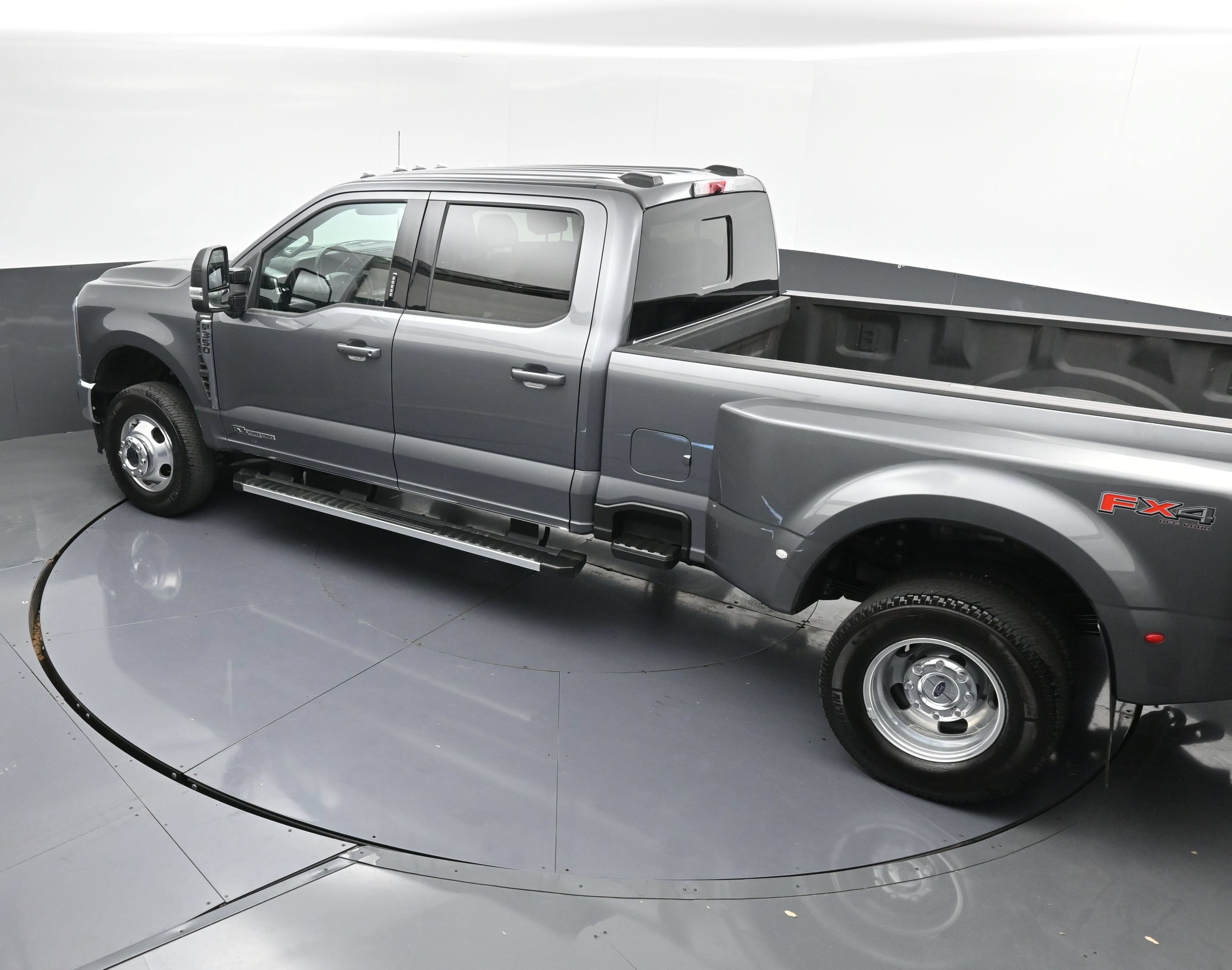 Used 2024 Ford F350 Lariat w/ FX4 Off-Road Package AWD/4WD image 36