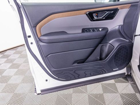 Used 2025 Subaru Forester Sport image 15