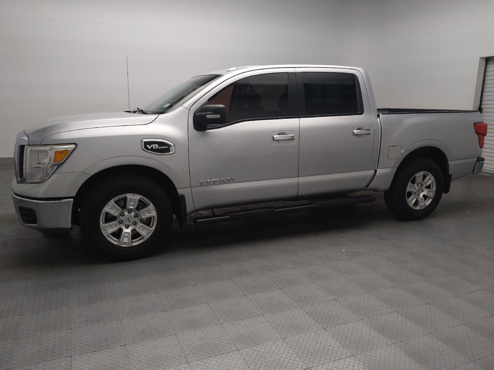 Used 2017 Nissan Titan SV RWD image 2
