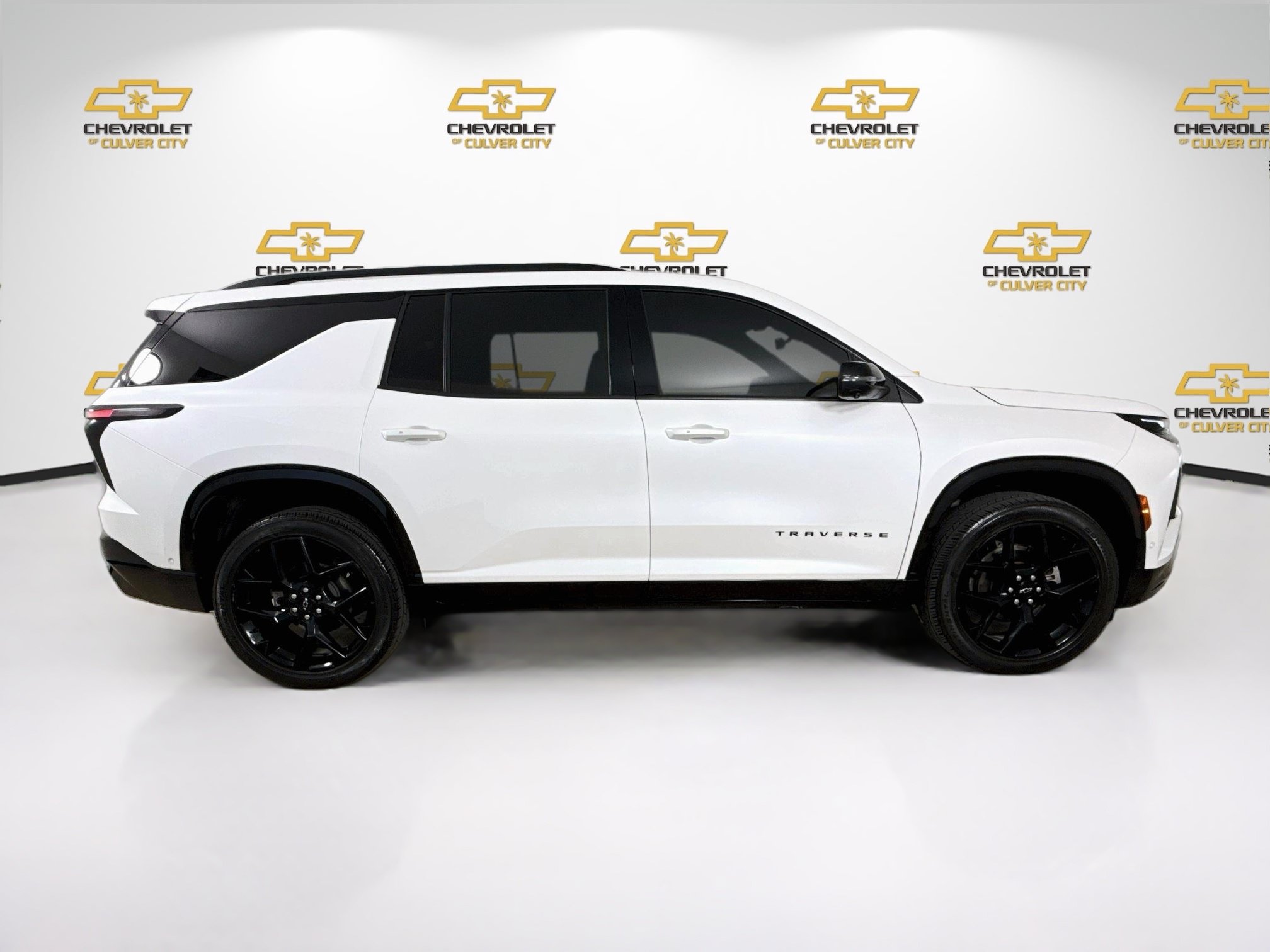 Used 2024 Chevrolet Traverse RS FWD image 9
